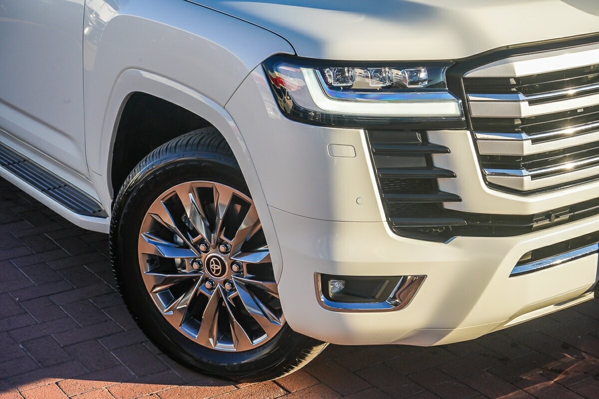 Toyota Landcruiser image 2