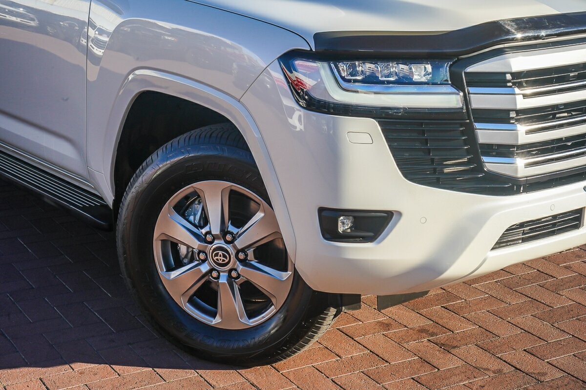 Toyota Landcruiser image 2