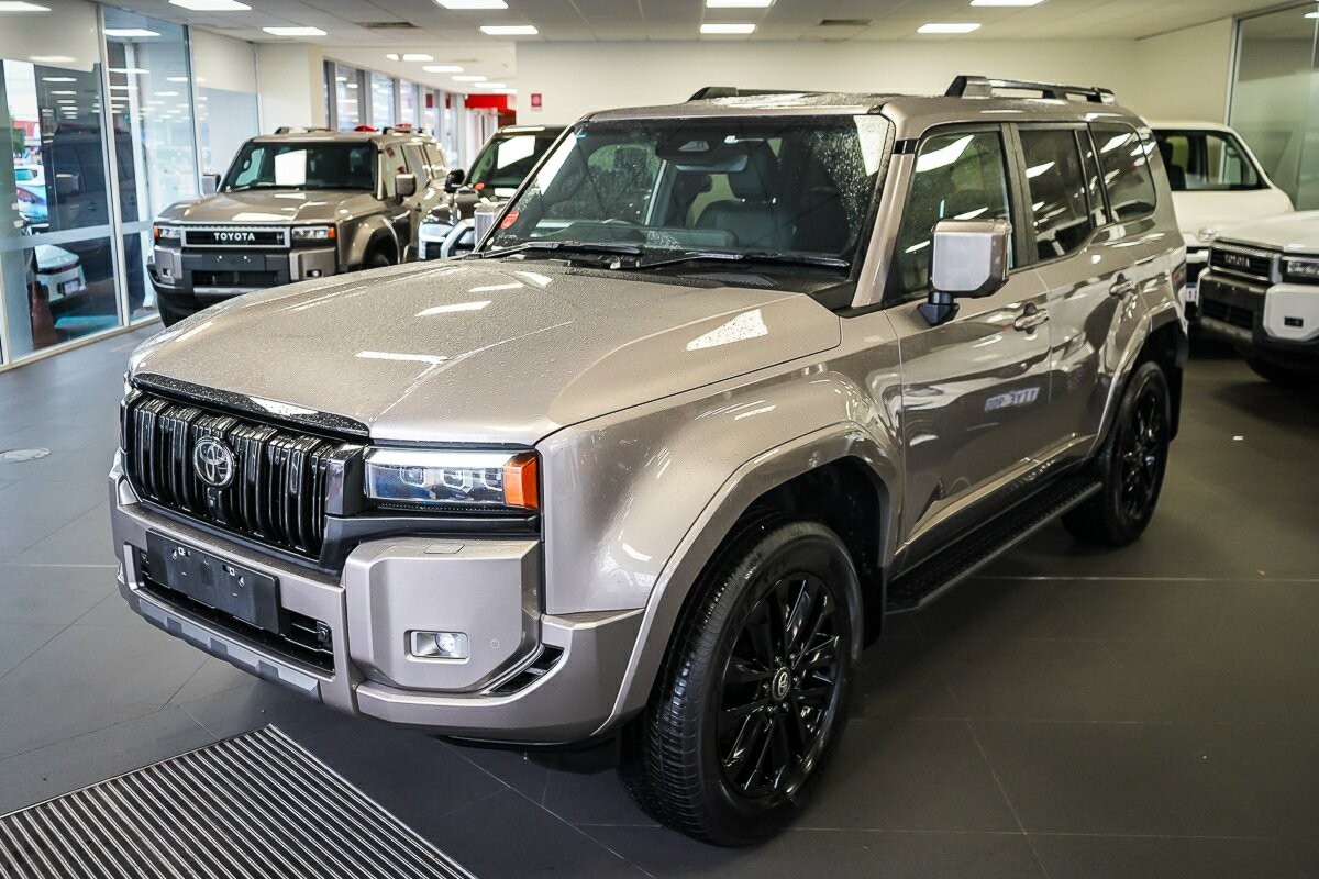 Toyota Landcruiser Prado image 2