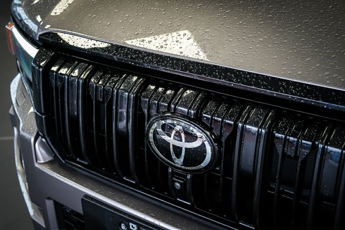 Toyota Landcruiser Prado image 3