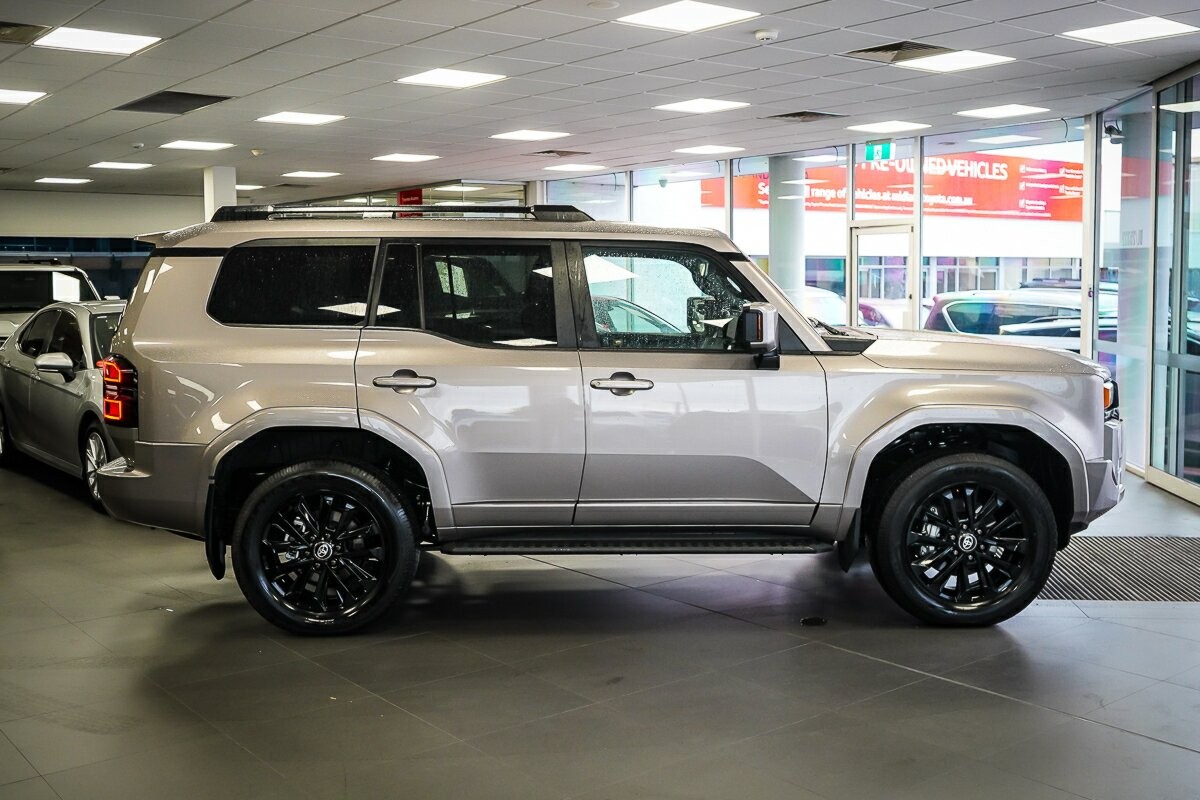 Toyota Landcruiser Prado image 4
