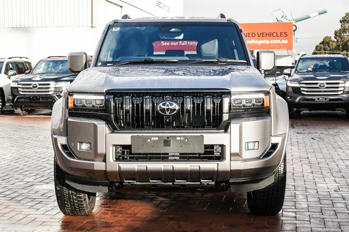 Toyota Landcruiser Prado image 3