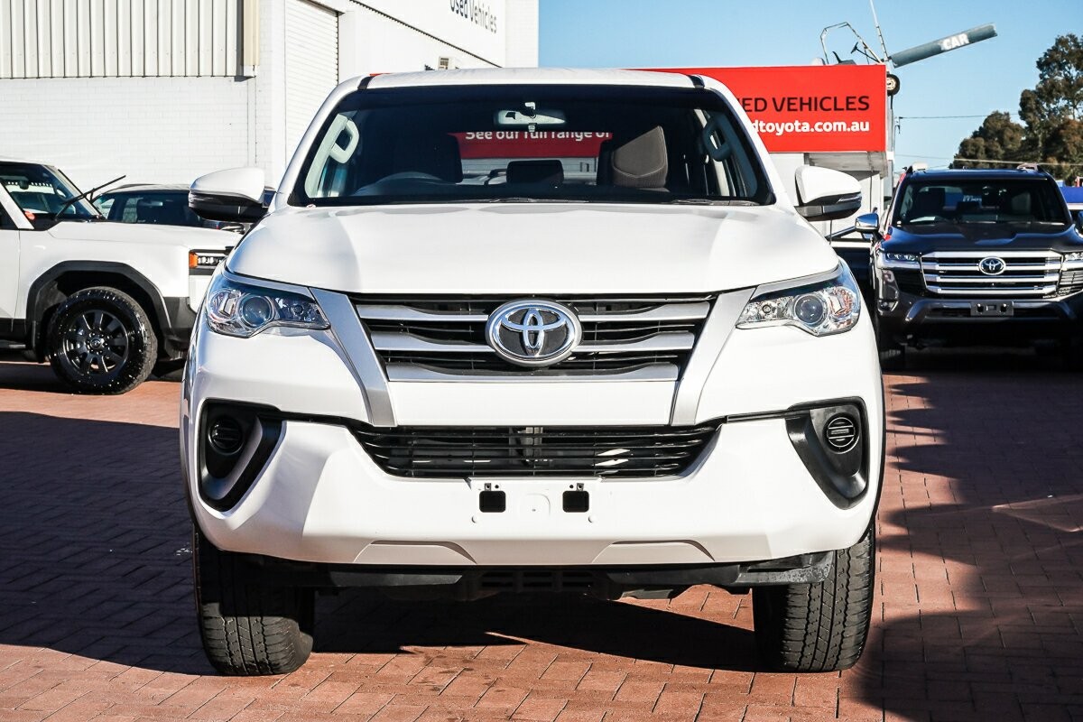 Toyota Fortuner image 3