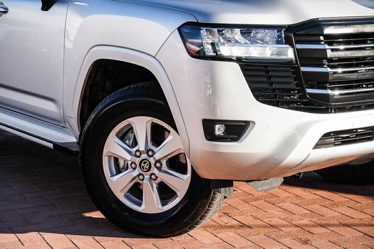 Toyota Landcruiser image 2
