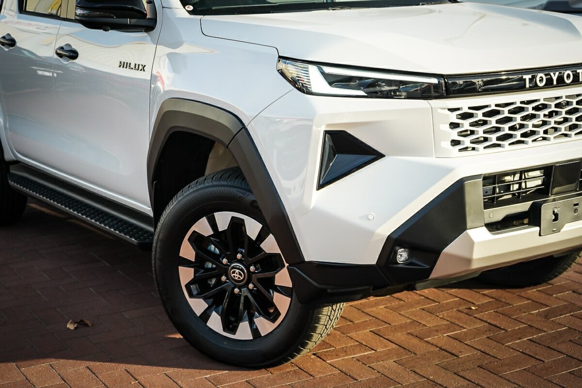 Toyota Hilux image 2