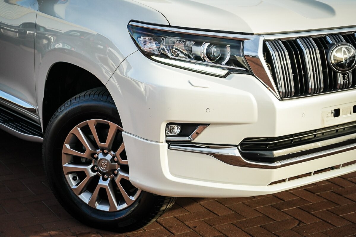 Toyota Landcruiser Prado image 2
