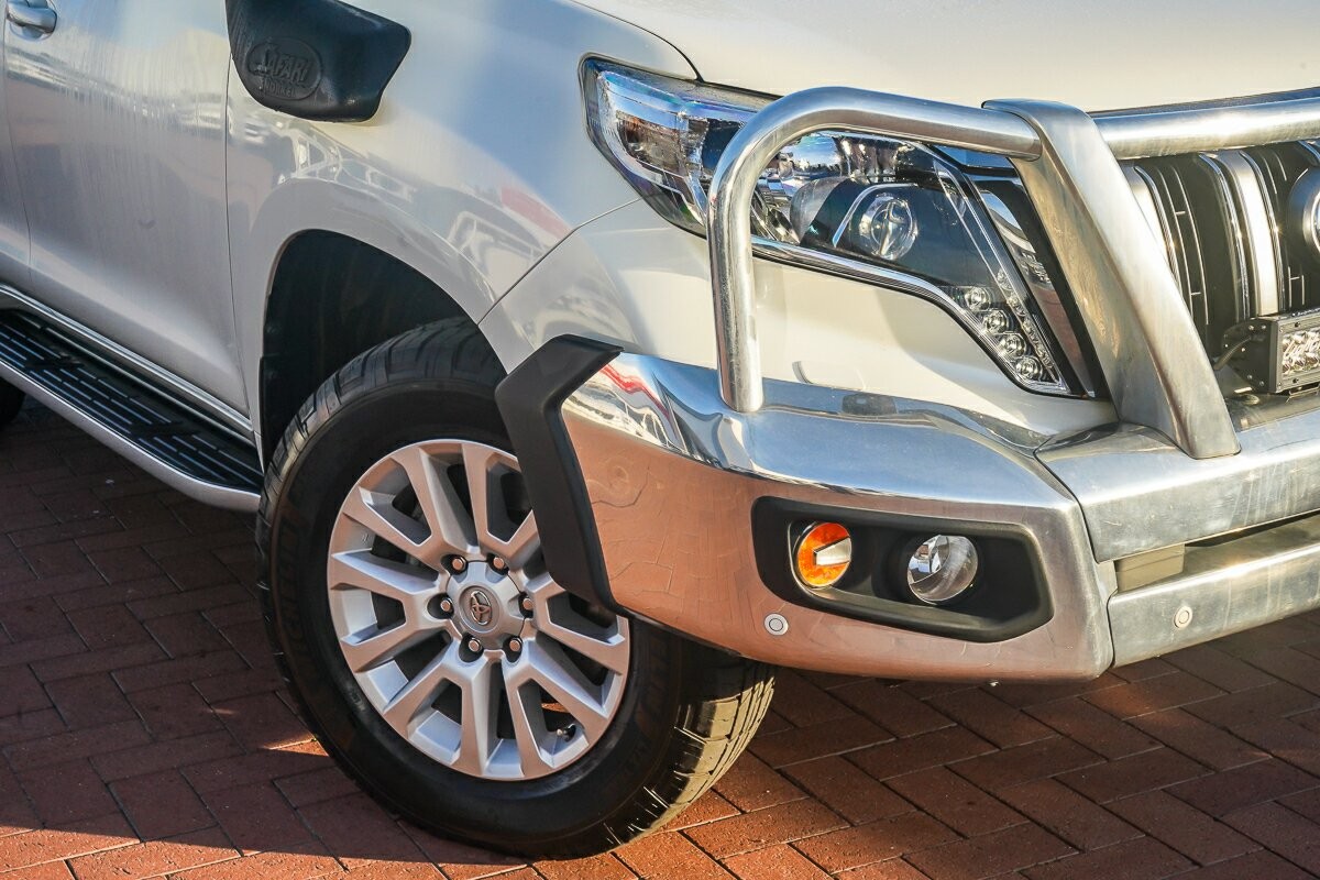 Toyota Landcruiser Prado image 2