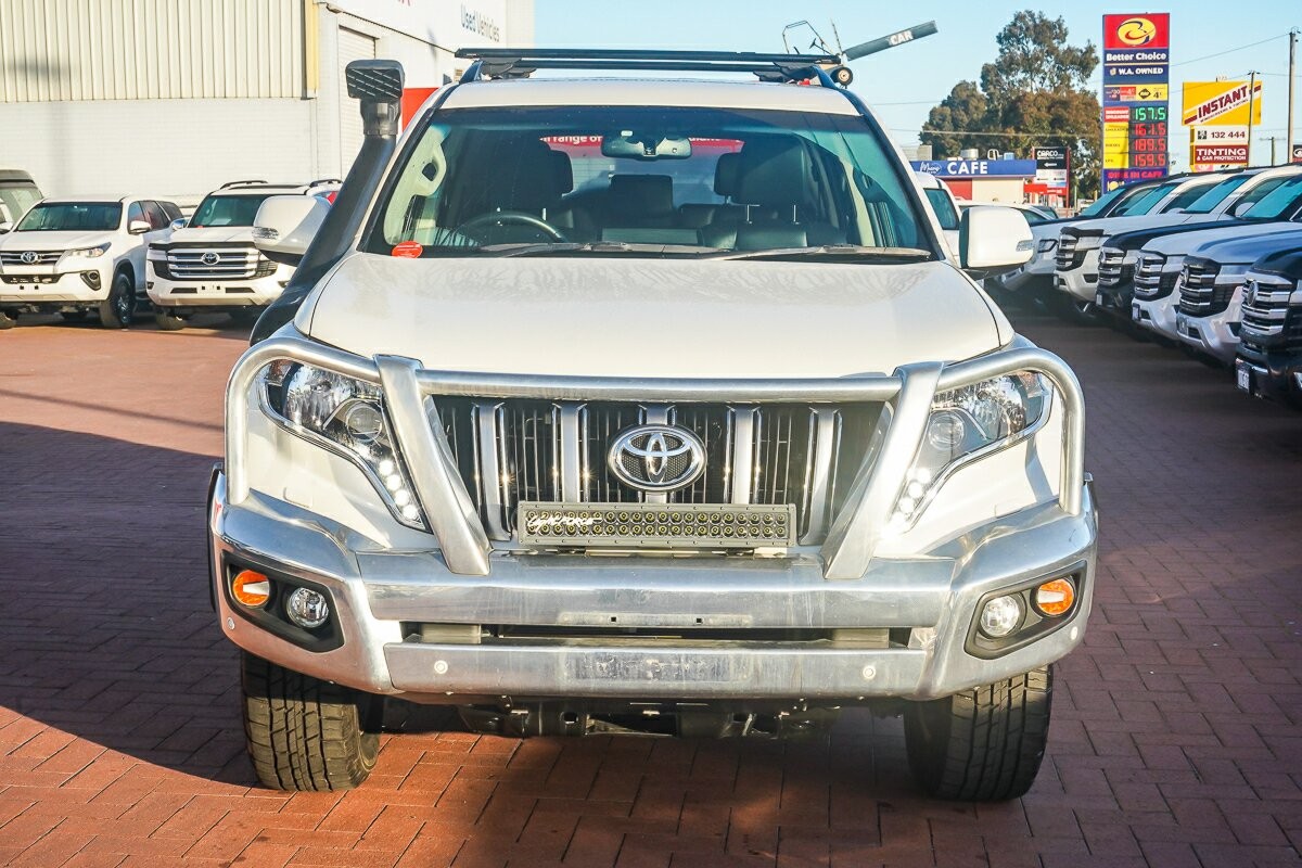 Toyota Landcruiser Prado image 3