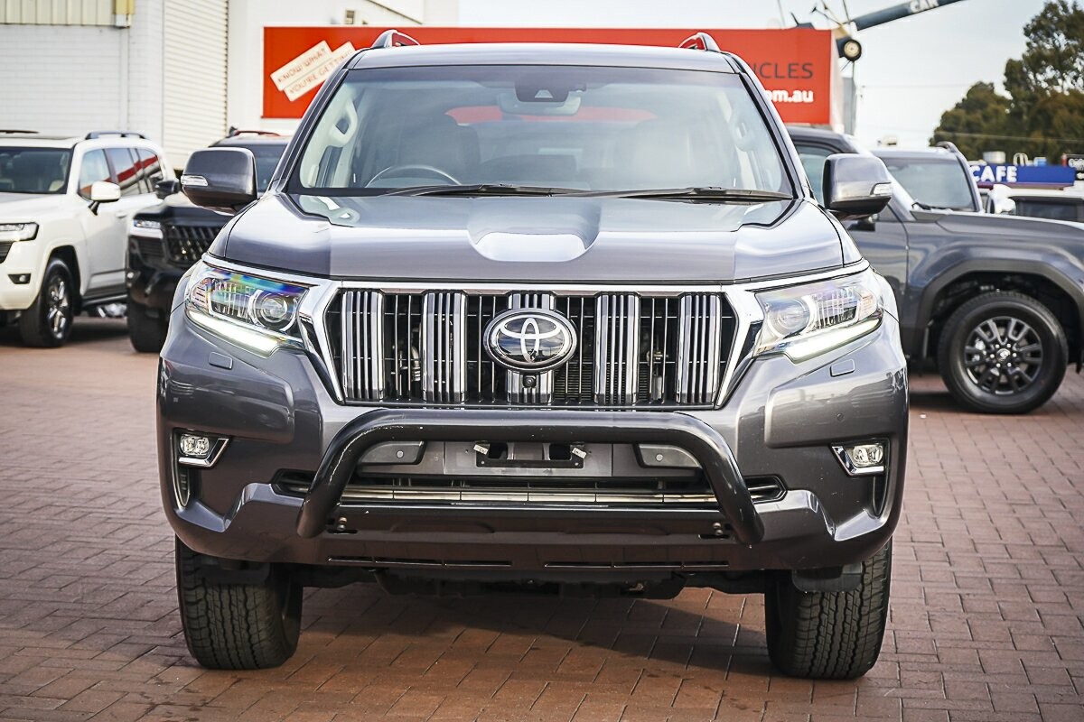Toyota Landcruiser Prado image 3