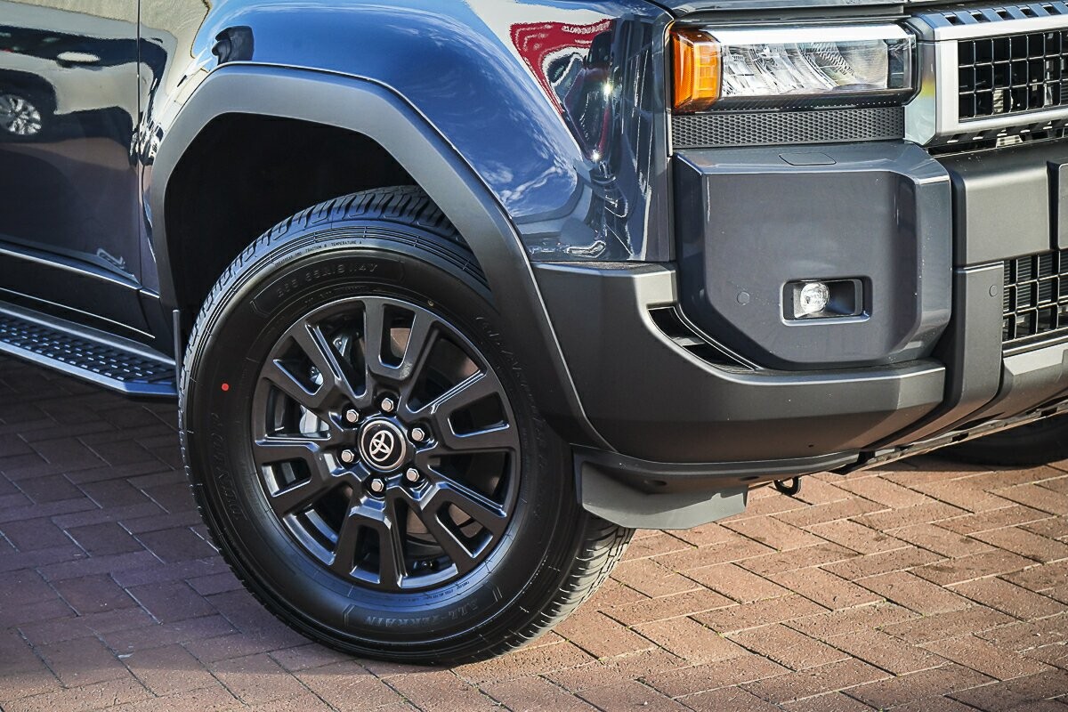 Toyota Landcruiser Prado image 2