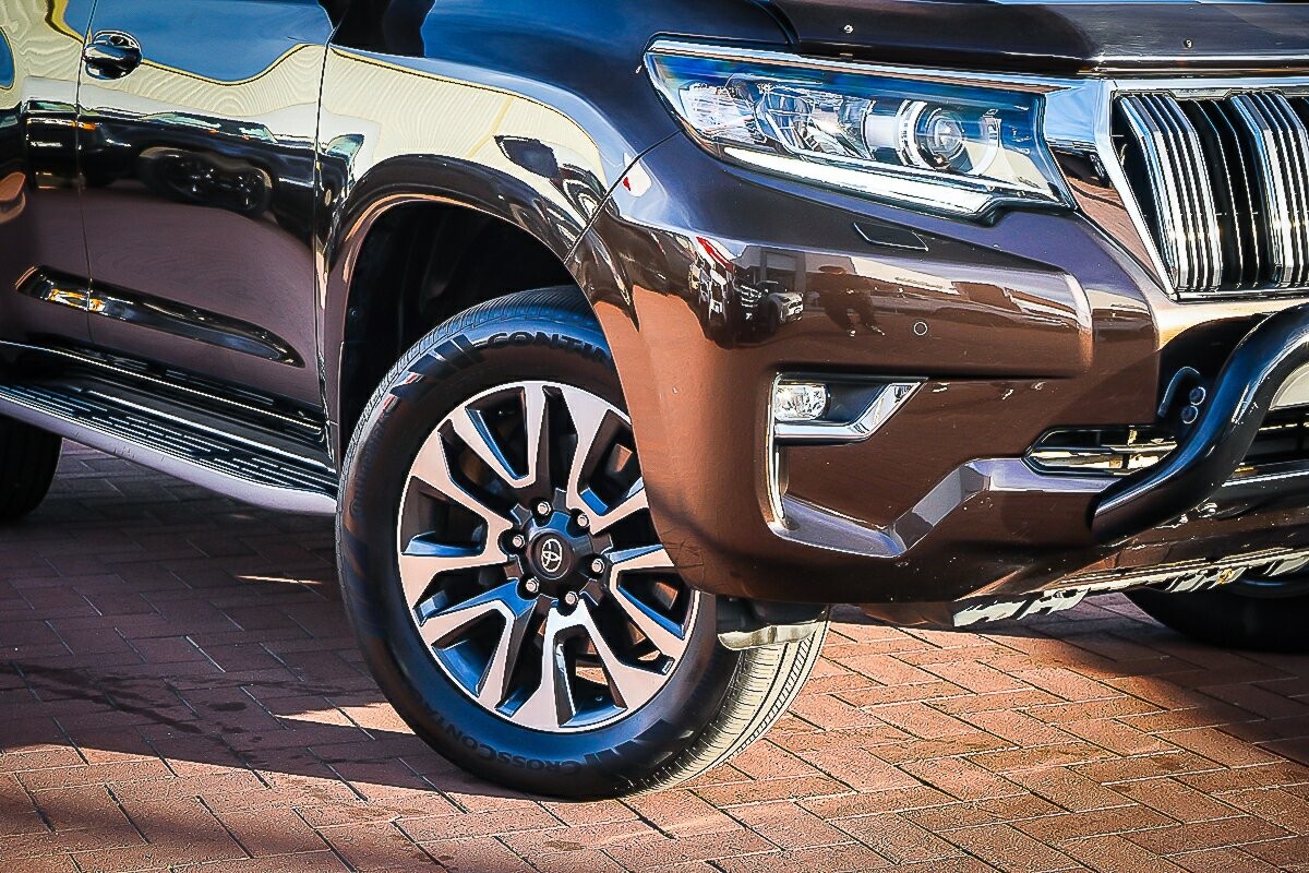 Toyota Landcruiser Prado image 2