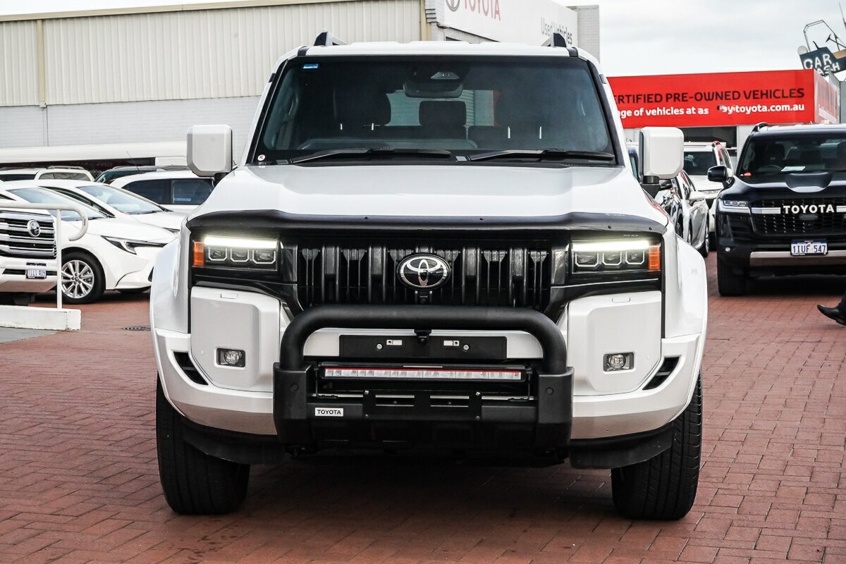 Toyota Landcruiser Prado image 3