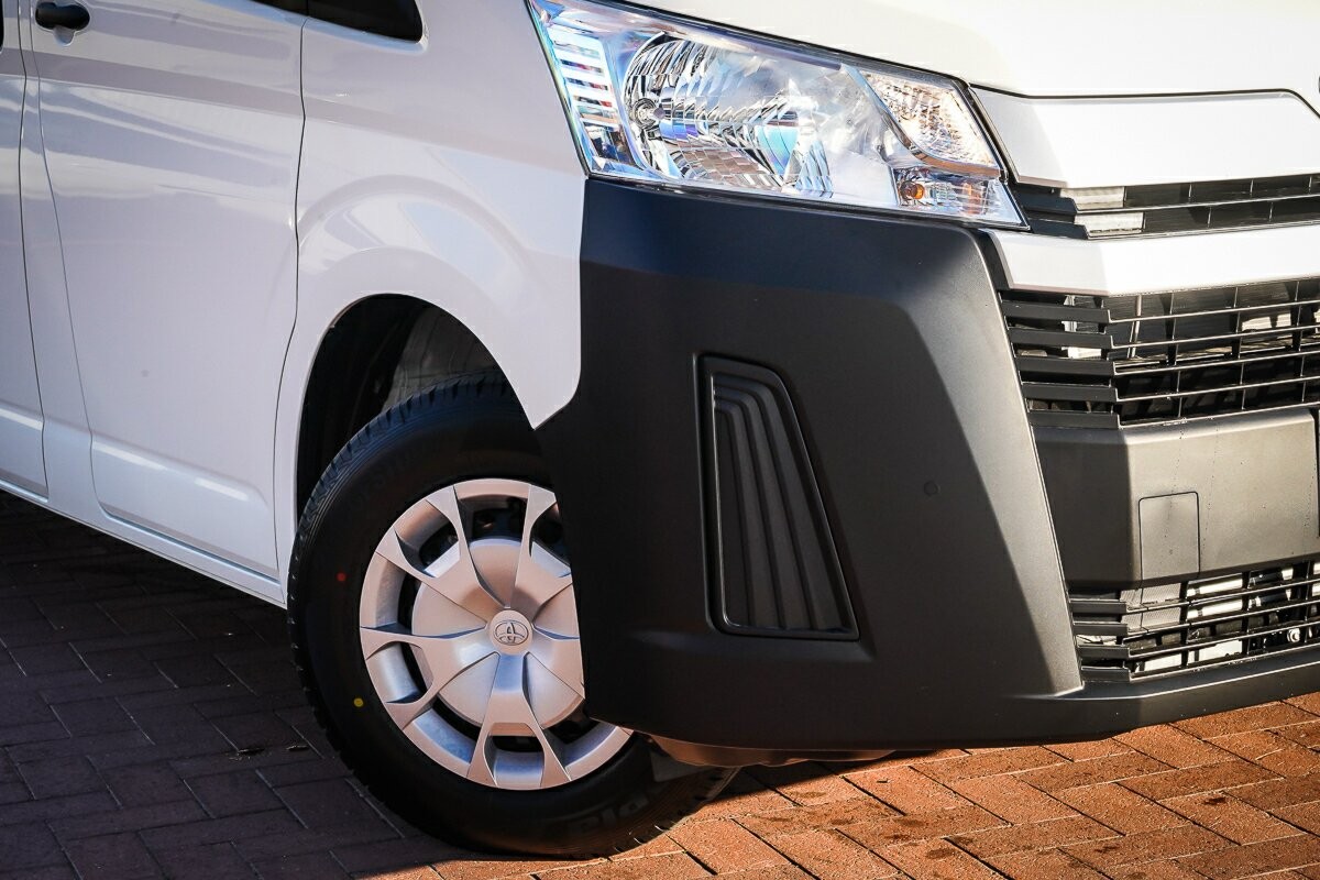 Toyota Hiace image 1