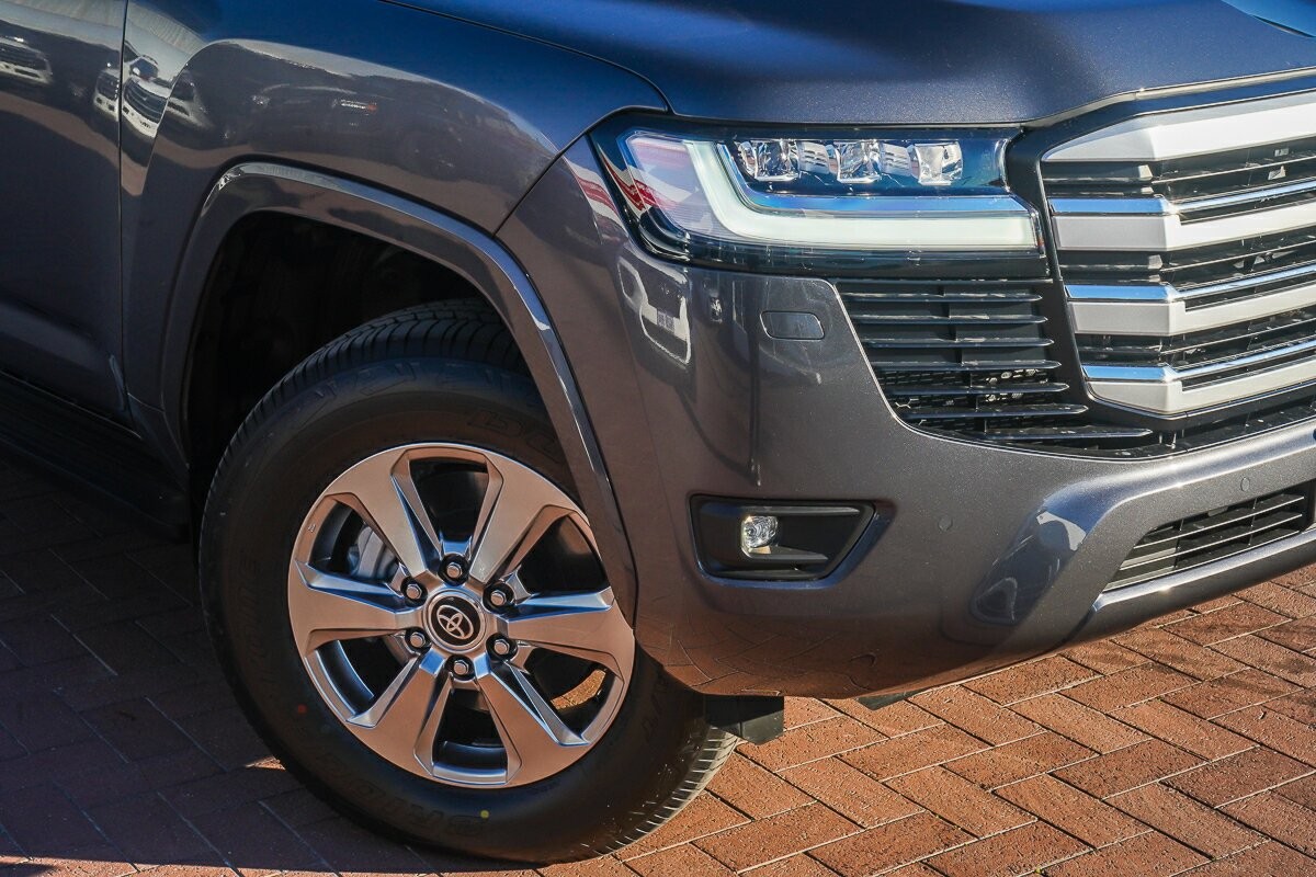 Toyota Landcruiser image 2