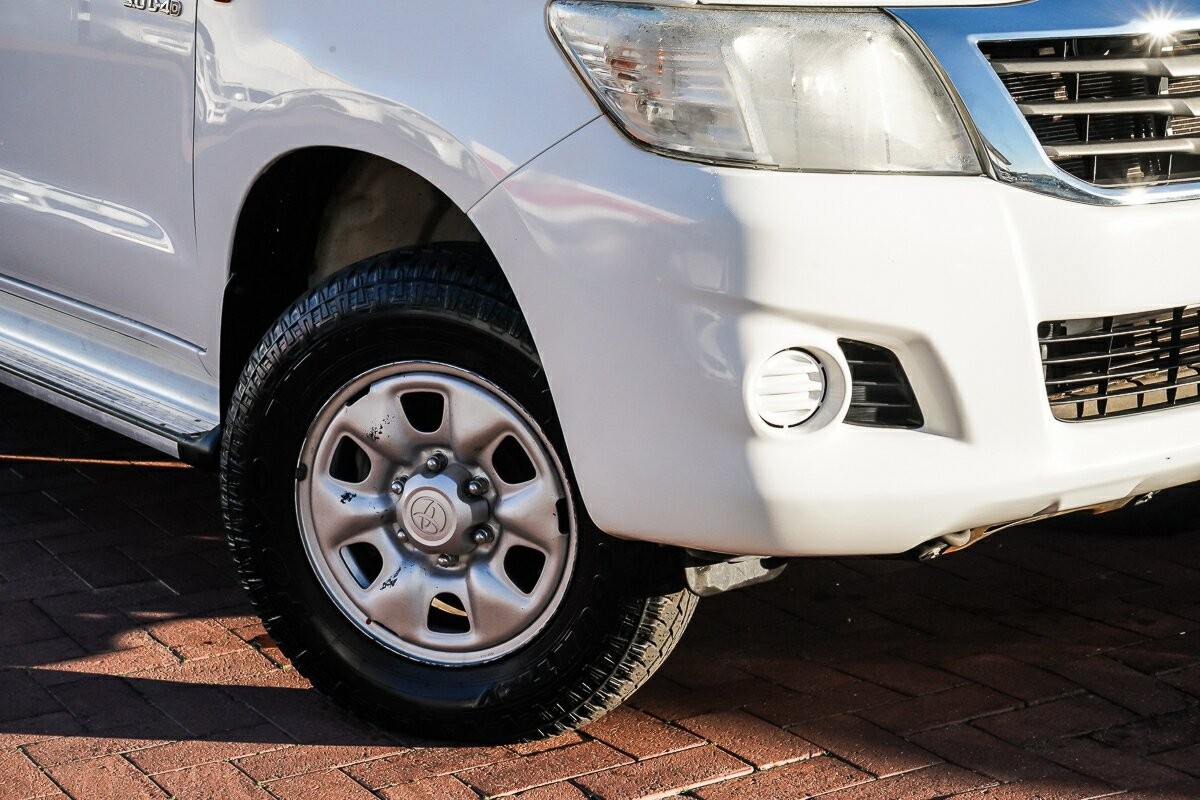 Toyota Hilux image 2