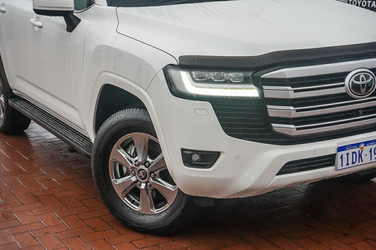Toyota Landcruiser image 2