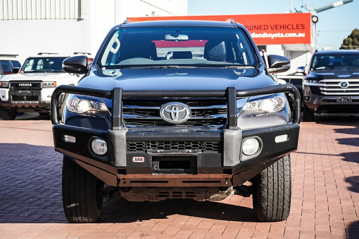 Toyota Fortuner image 3