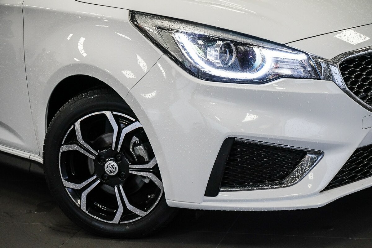 MG Mg3 image 2