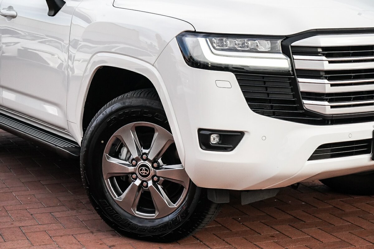 Toyota Landcruiser image 2
