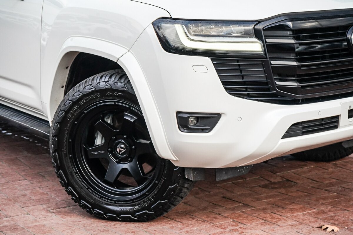 Toyota Landcruiser image 2