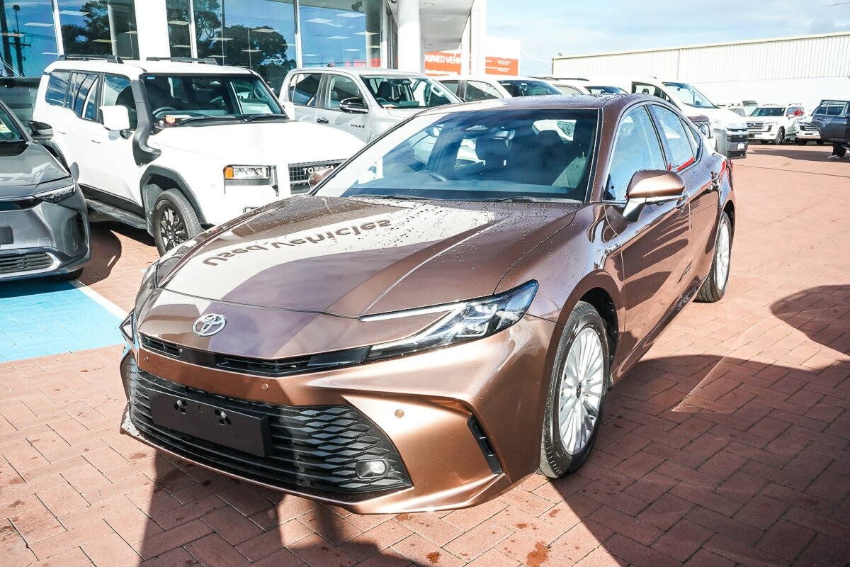 Toyota Camry image 4