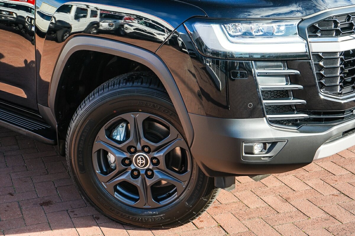 Toyota Landcruiser image 2
