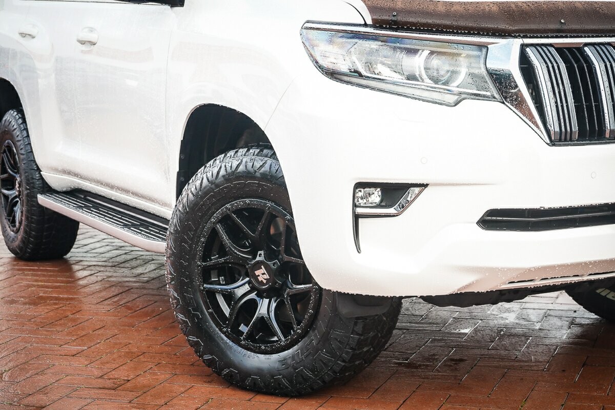 Toyota Landcruiser Prado image 2