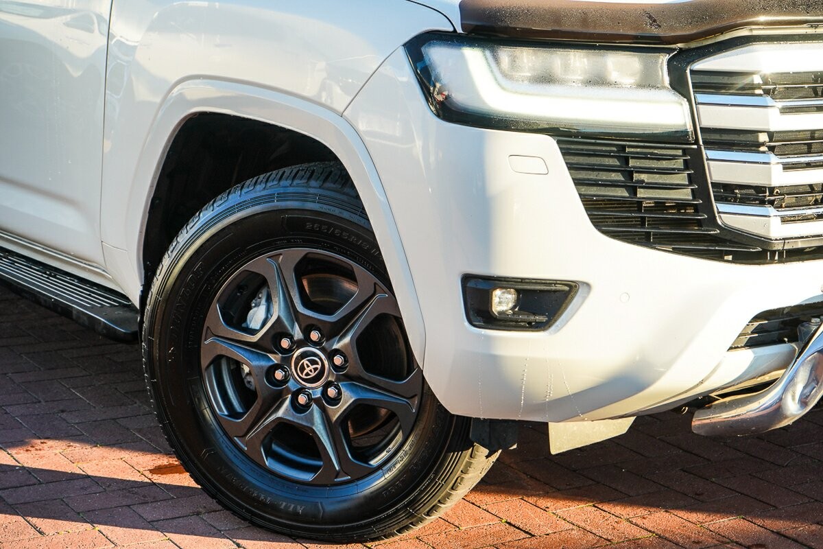 Toyota Landcruiser image 2