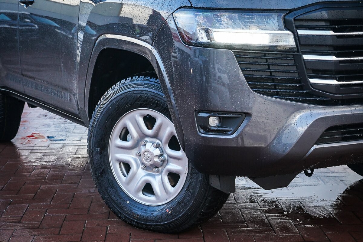 Toyota Landcruiser image 2