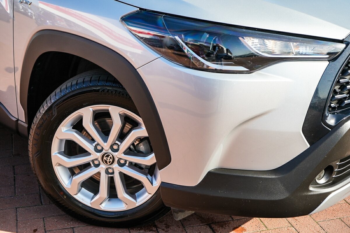 Toyota Corolla Cross image 2