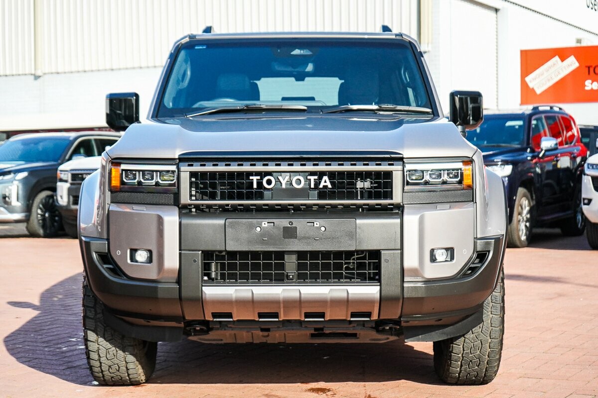 Toyota Landcruiser Prado image 3