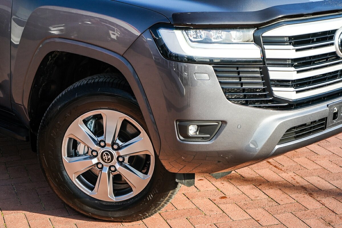 Toyota Landcruiser image 2