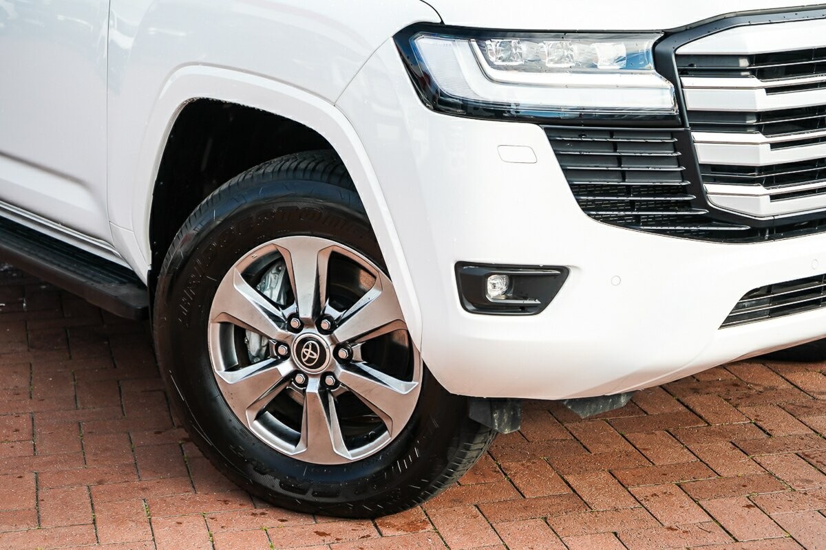 Toyota Landcruiser image 2