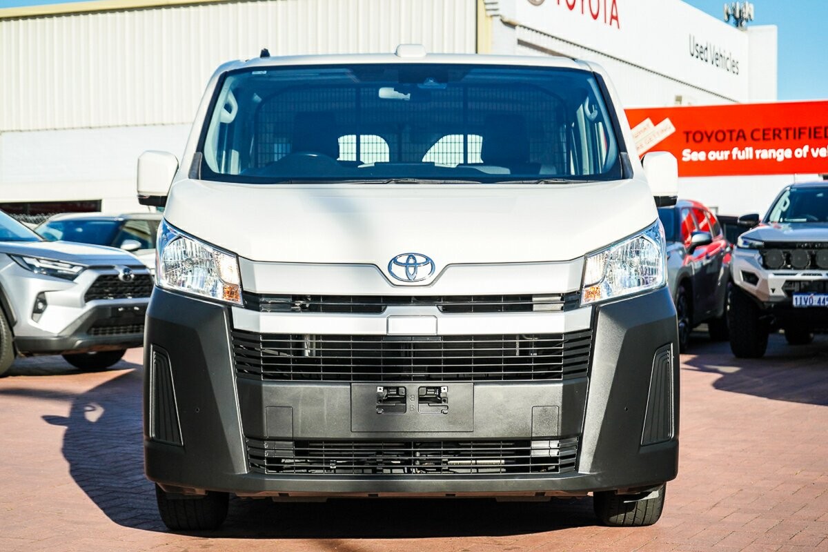 Toyota Hiace image 3