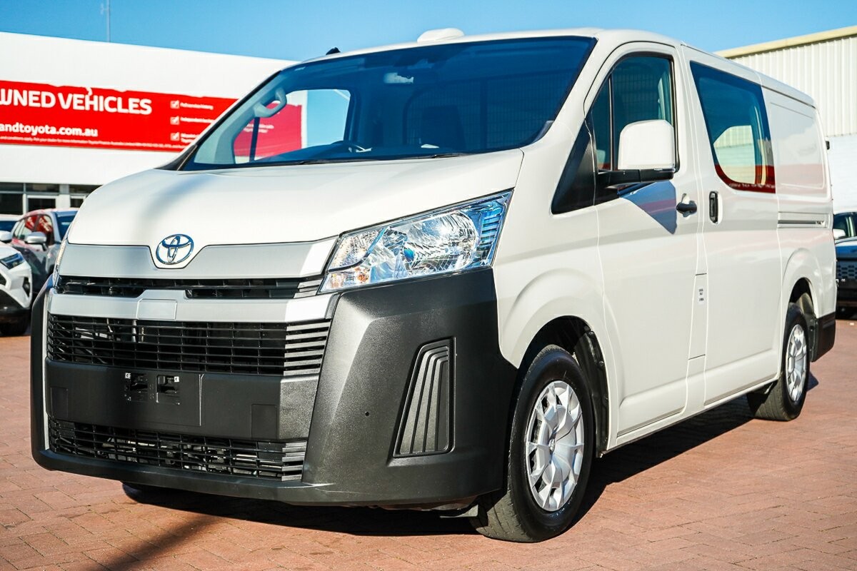 Toyota Hiace image 4