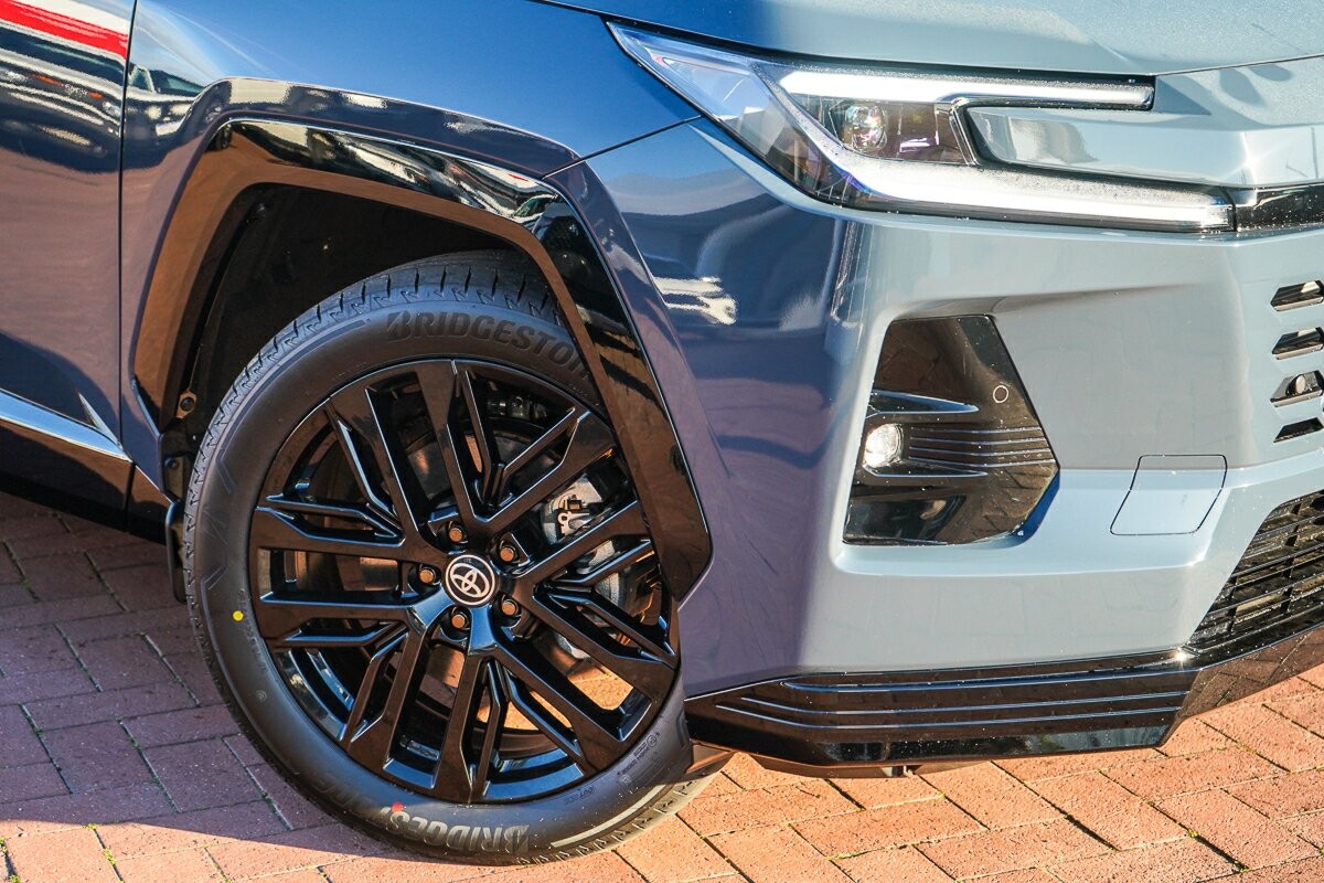 Toyota Rav4 image 2