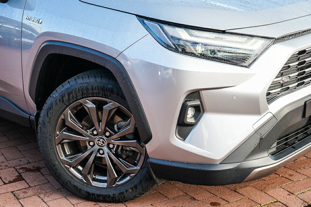 Toyota Rav4 image 2