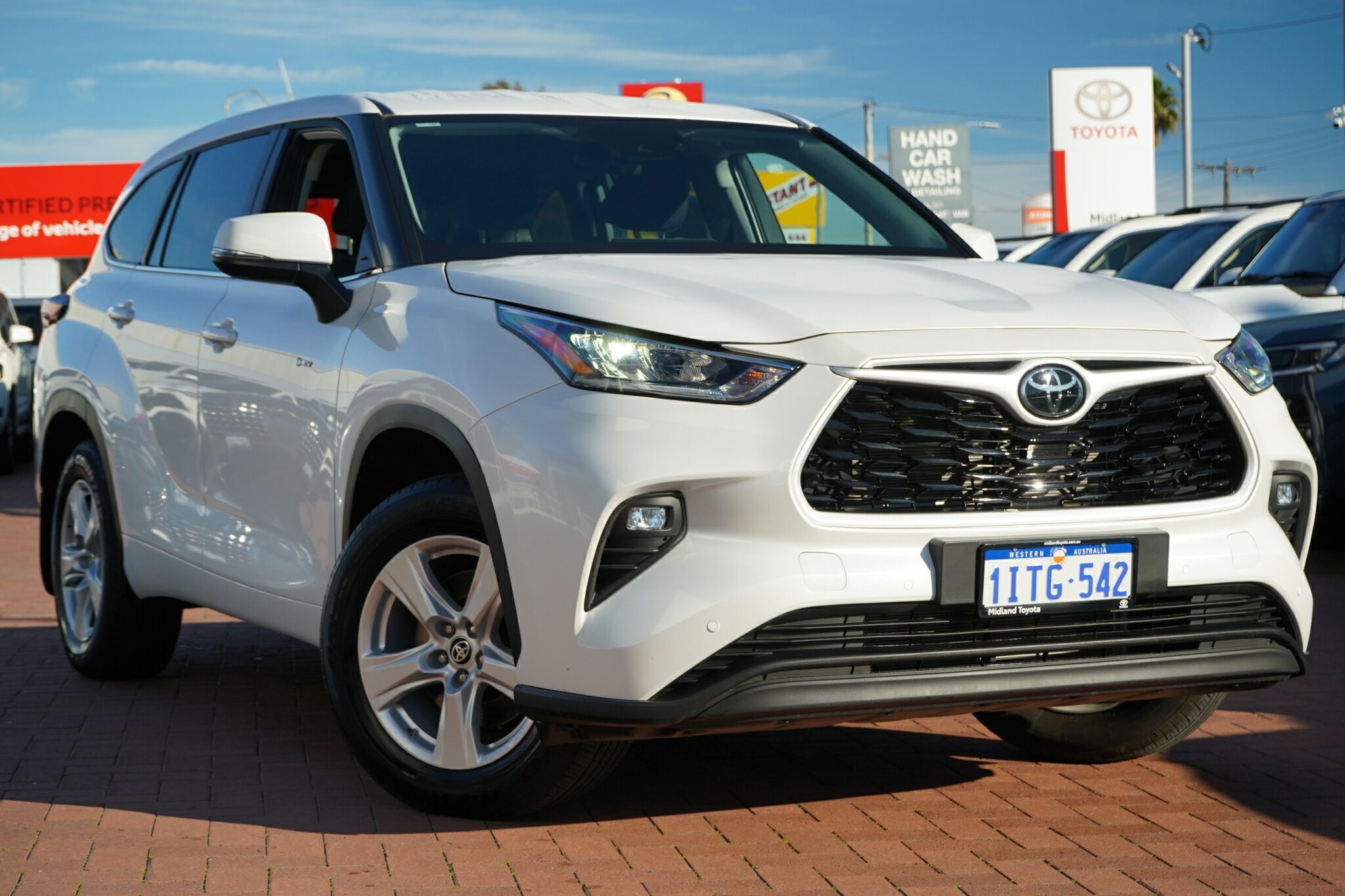 Toyota Kluger image 1