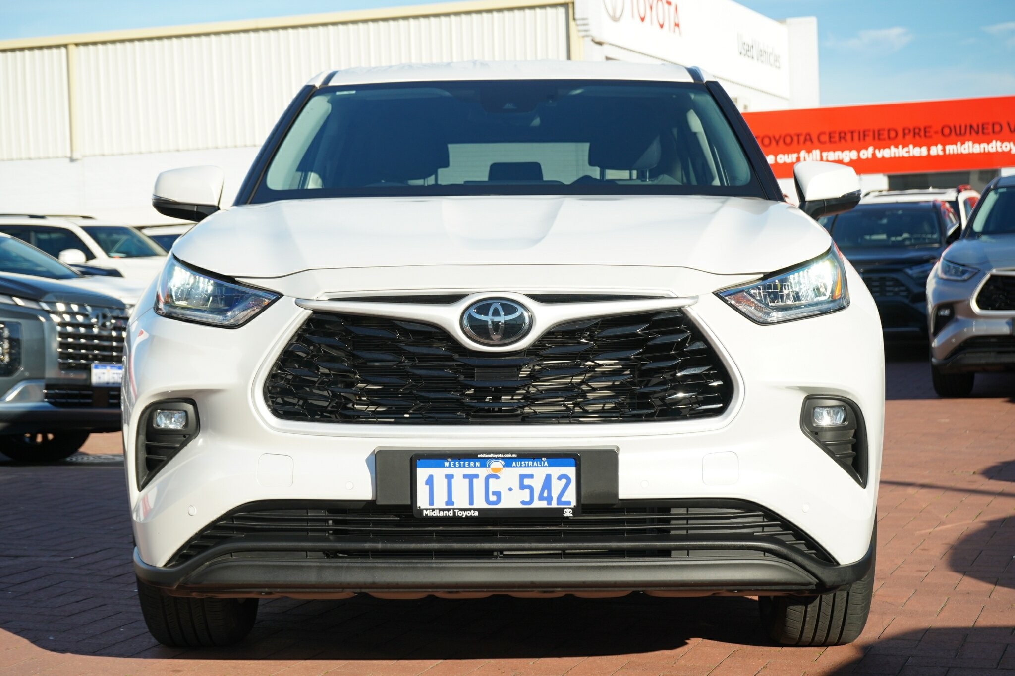 Toyota Kluger image 3