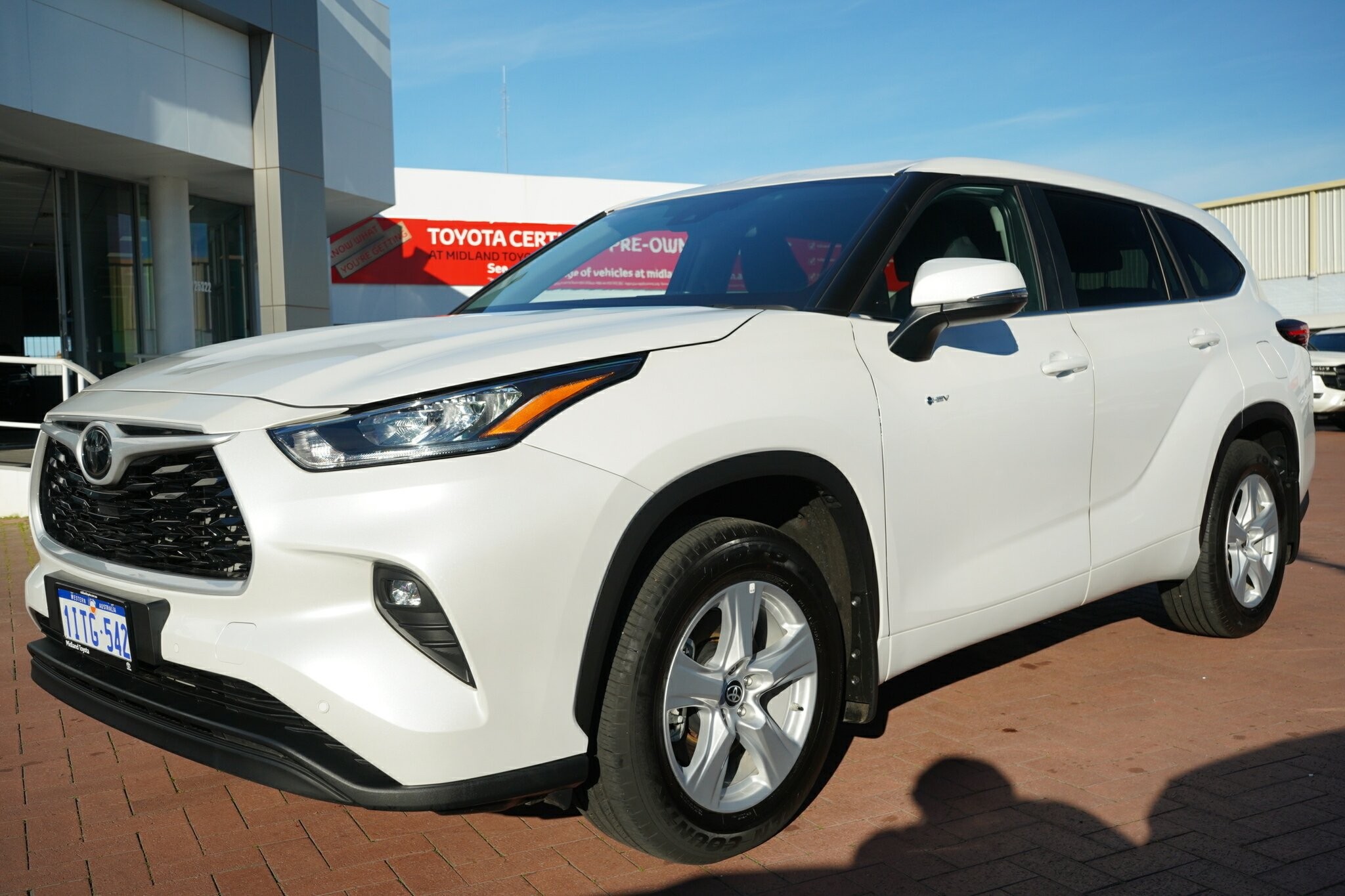 Toyota Kluger image 4