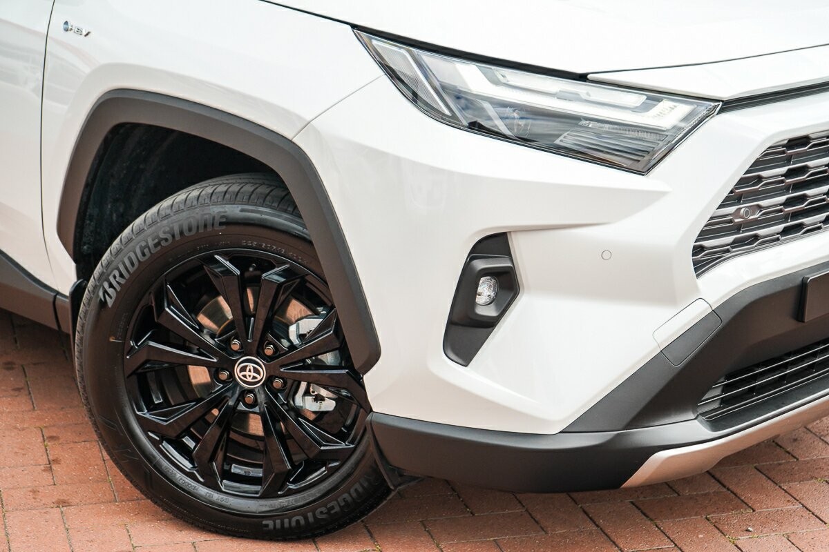 Toyota Rav4 image 2