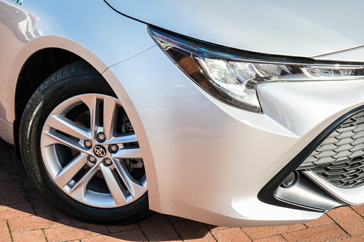 Toyota Corolla image 2
