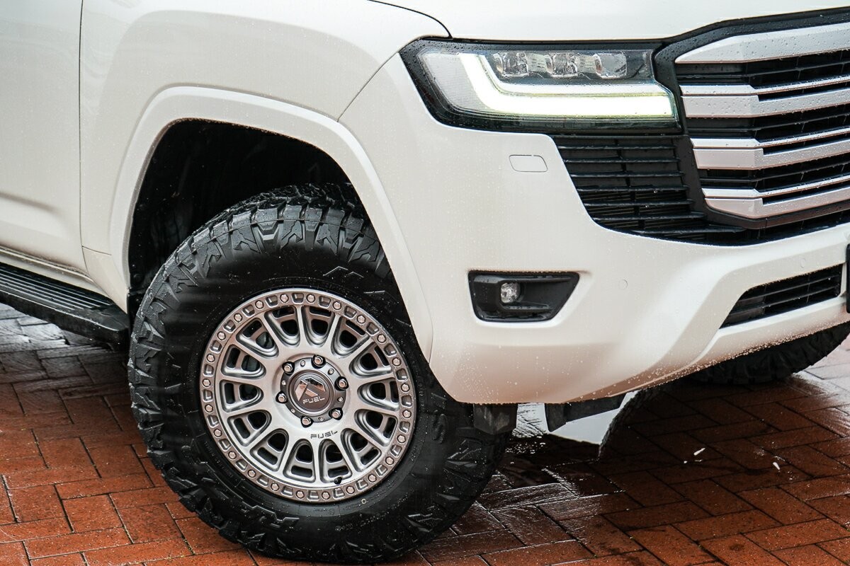 Toyota Landcruiser image 2