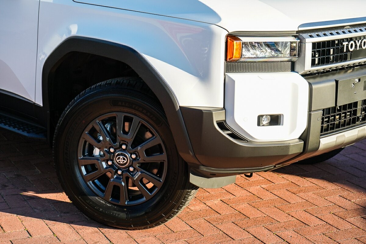 Toyota Landcruiser Prado image 2