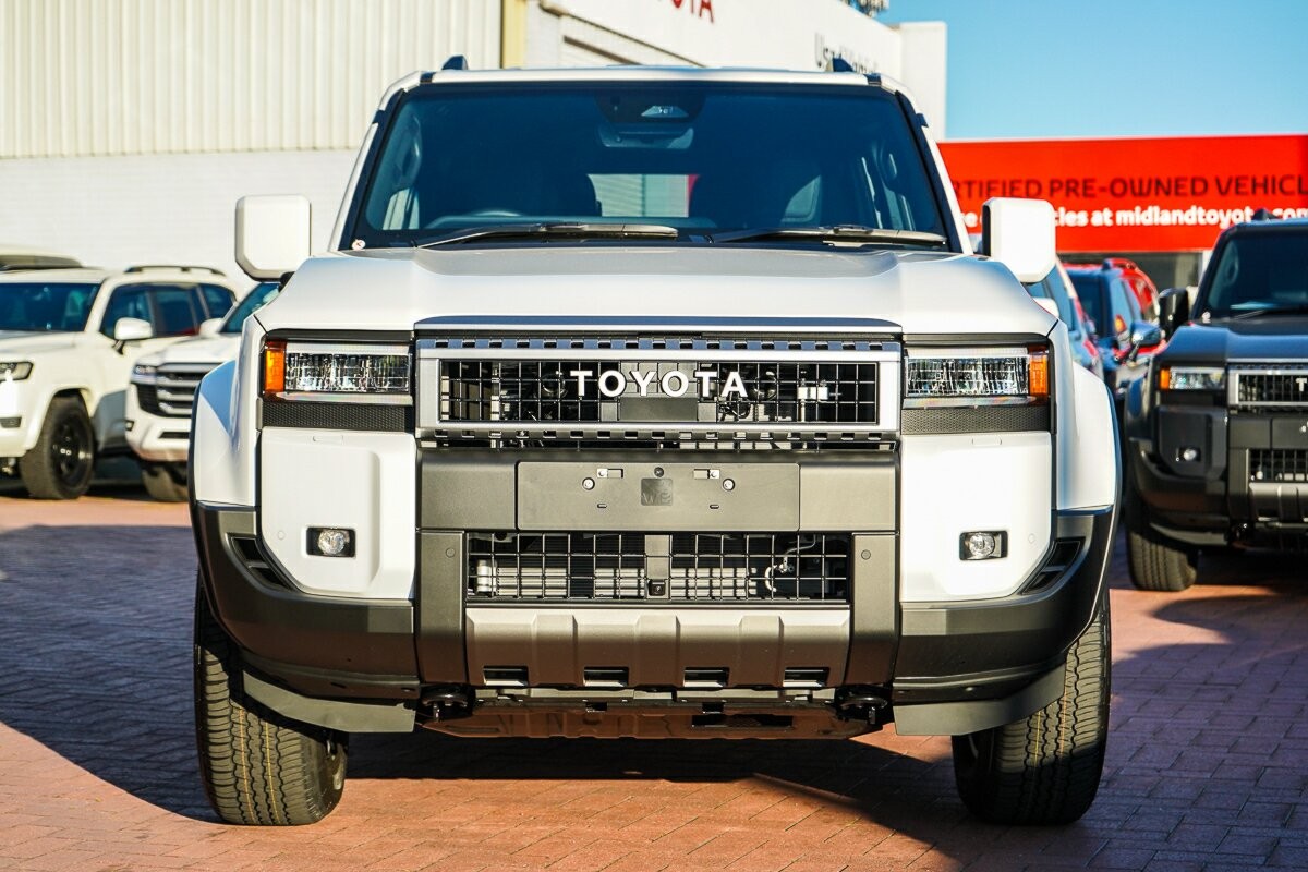 Toyota Landcruiser Prado image 3