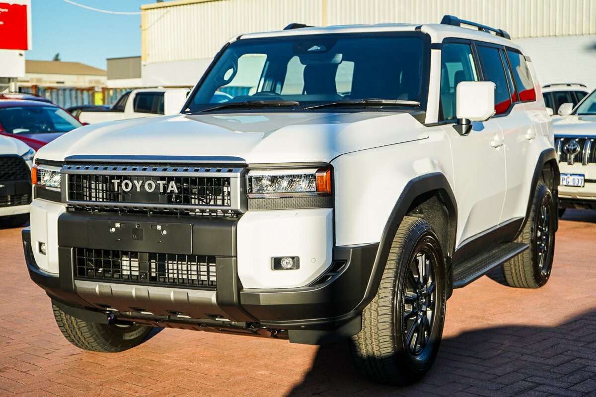 Toyota Landcruiser Prado image 4