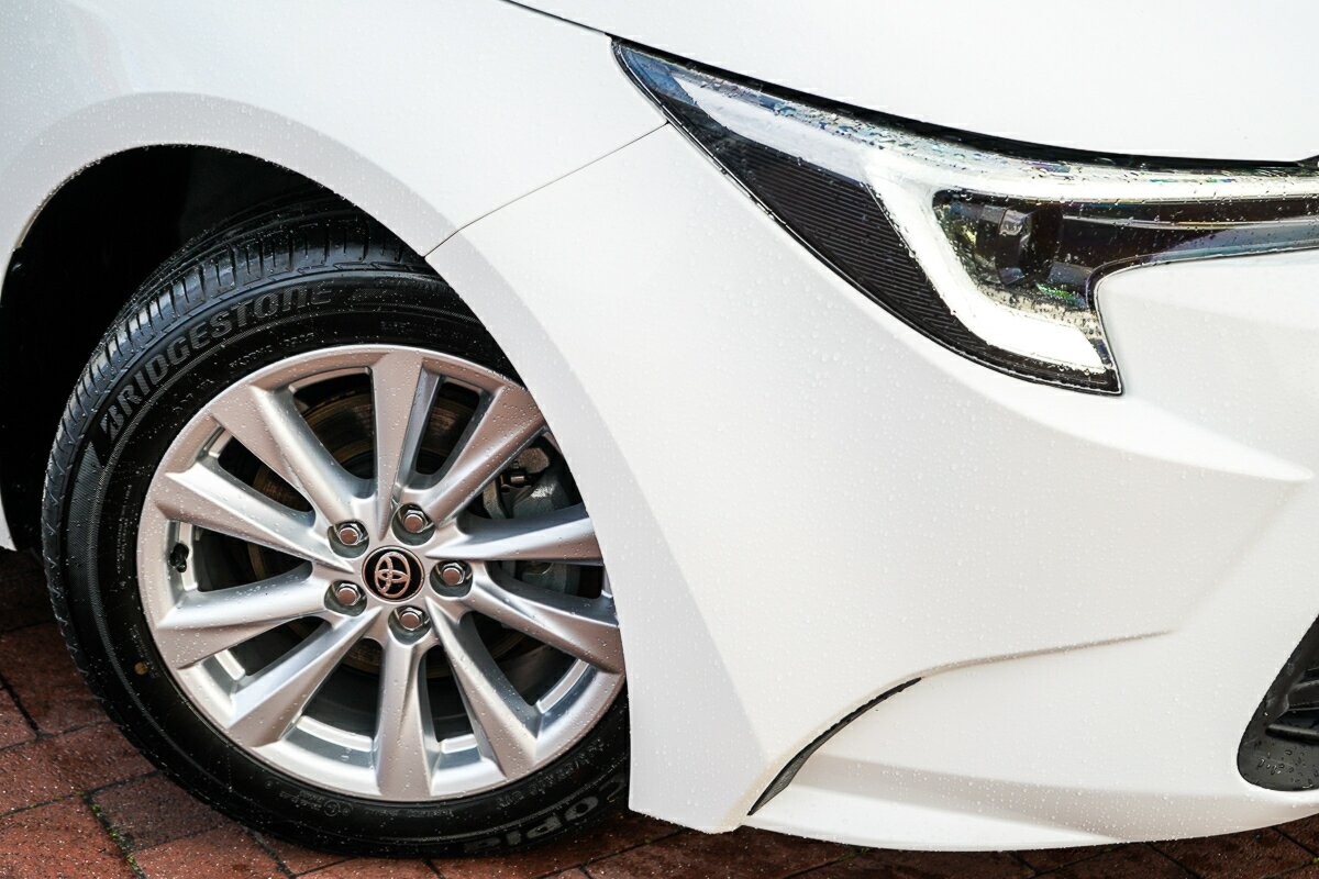 Toyota Corolla image 2