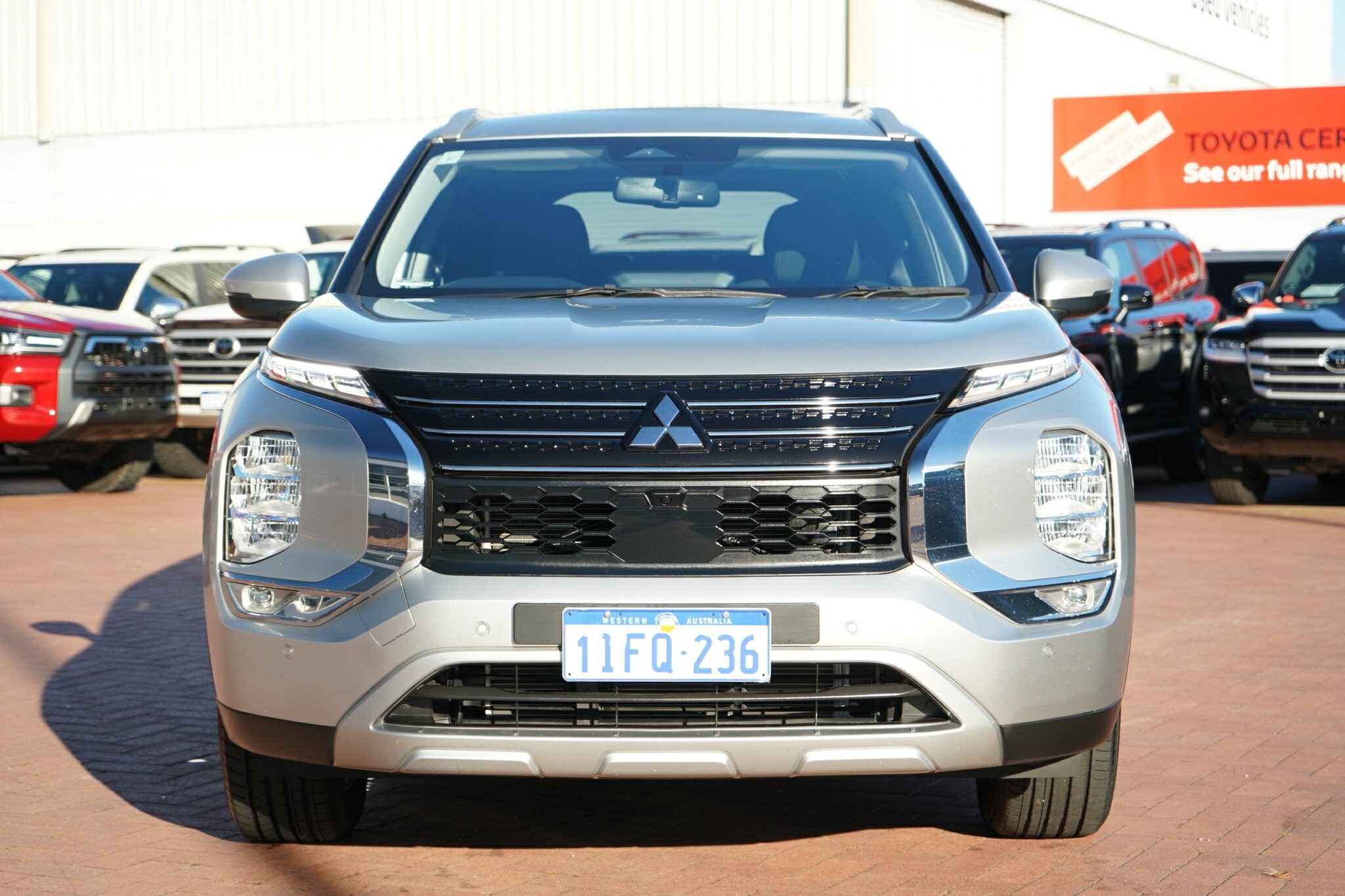 Mitsubishi Outlander image 3
