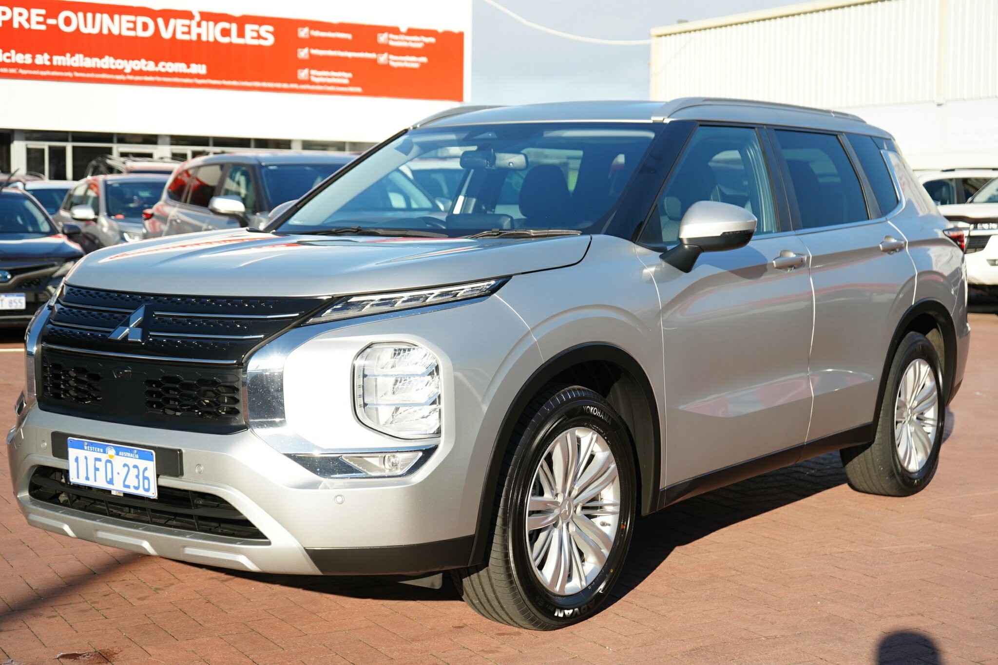 Mitsubishi Outlander image 4