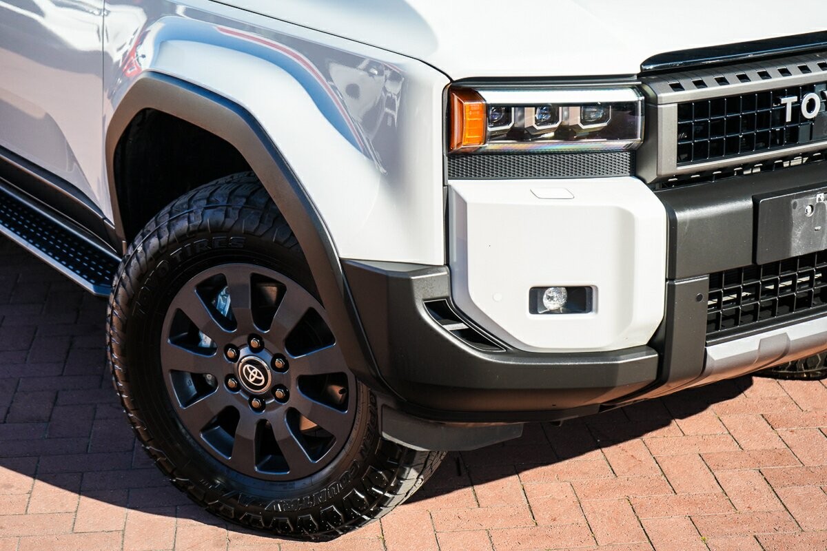 Toyota Landcruiser Prado image 2